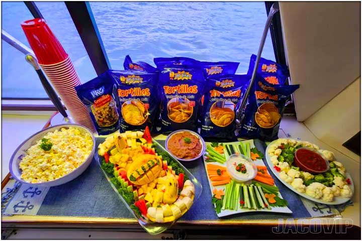 some snacks included with party boat rental