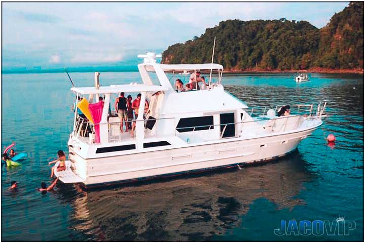 private boat charter to tortuga island costa rica