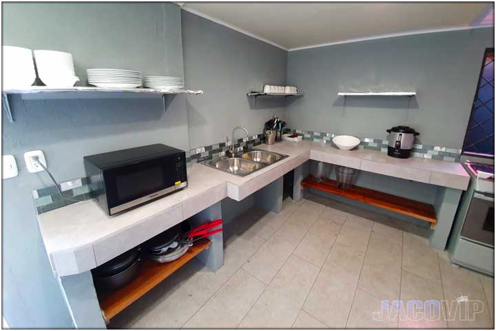 Equipped Kitchen for guest use