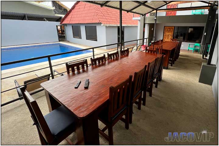 Rancho area with tables and chairs
