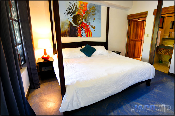 Bedroom 4 with King Bed