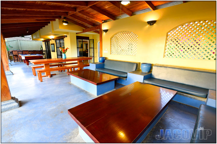Outdoor Seating and Coffe Tables