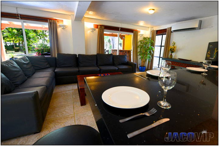 dinner plate on bar