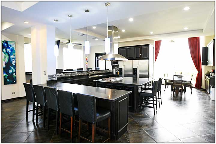fully equipped kitchen area ideal for chef service