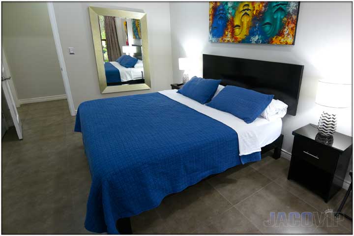 2 queen size beds wth blue duvet covers