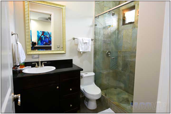 Nice bathroom for bedroom 3