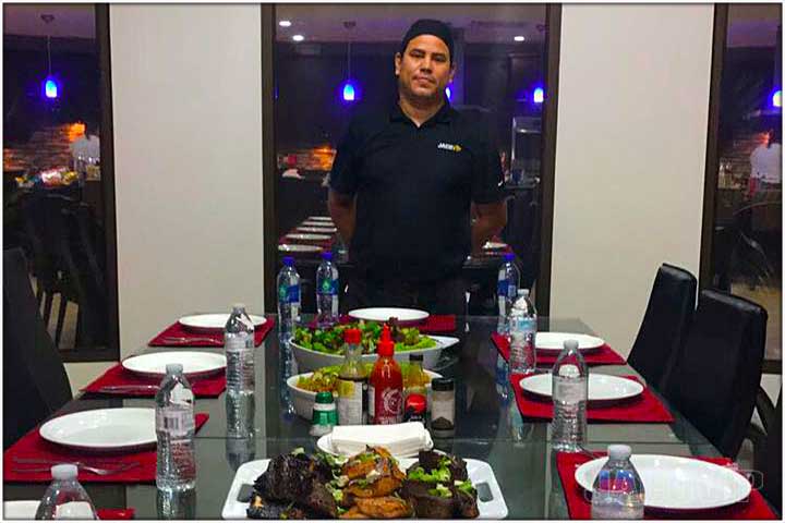 Jaco VIP Chef setting the table