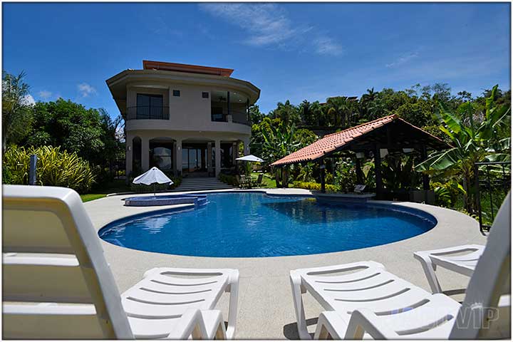 pool and sun chairs
