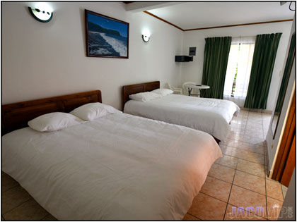 2 Queen size beds