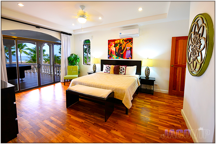 King Size Bed with ocean view