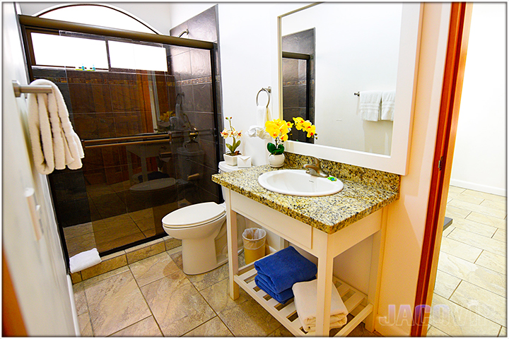 Private bathroom for bedroom number 5