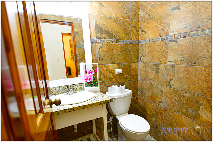 Modern and Clean Bathroom