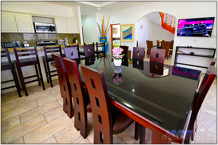 Dining area with plemnty of seating