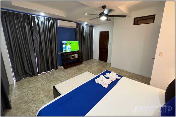 3 beds in one bedroom