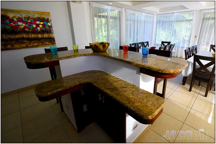 Kitchen island bar