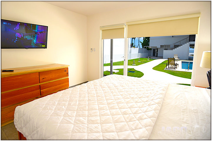 pool side rooms