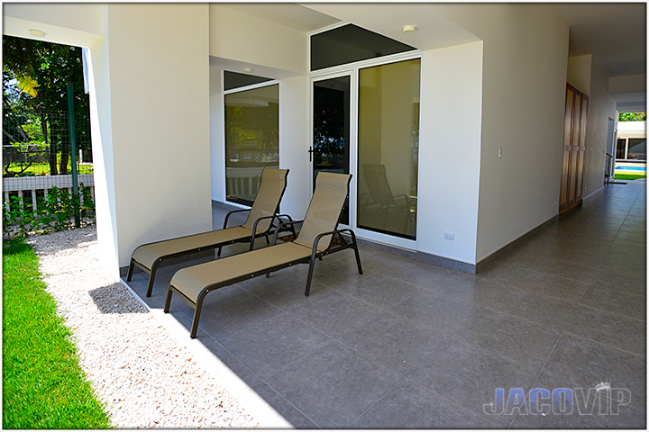 entrance to ground floor bedrooms