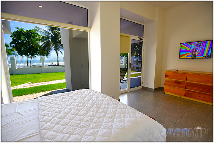 queen bed with ocean view