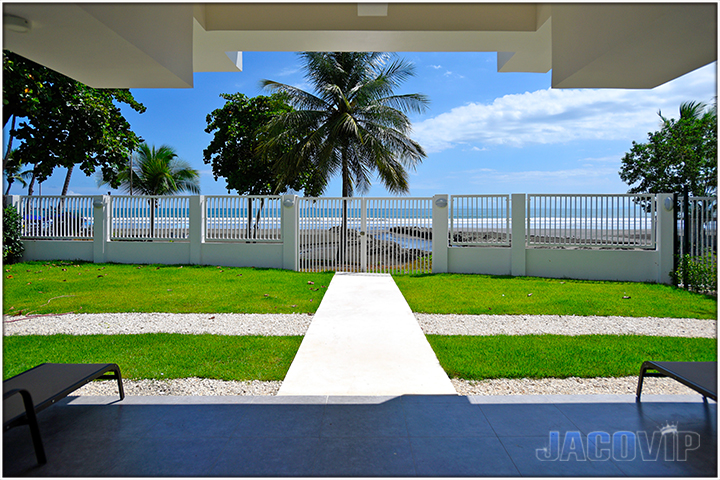 walkway to jaco beach