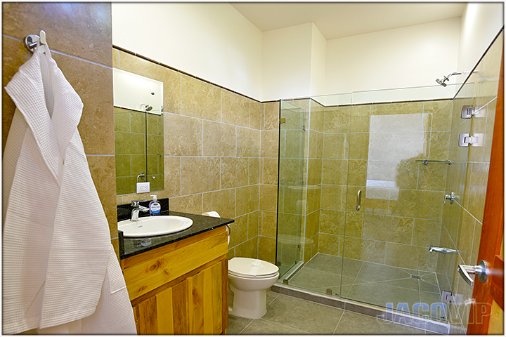 private en-suite bathroom