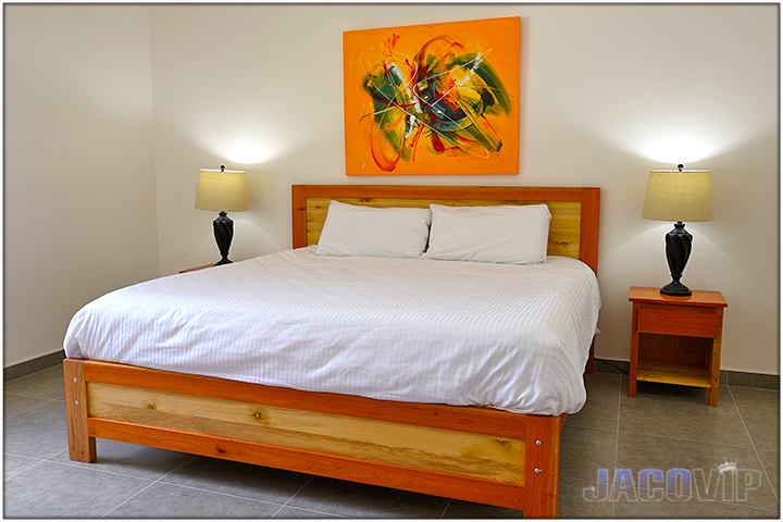 king bed with side tables and lamps