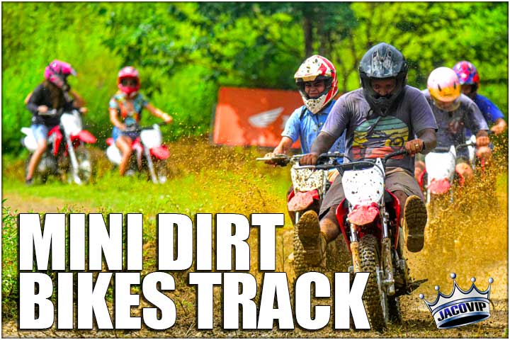 Group of people on mini dirt bikes track in Jaco Costa Rica
