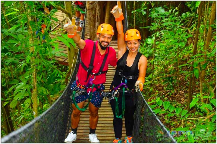 Close up of couple on hanging bridge near jaco beach