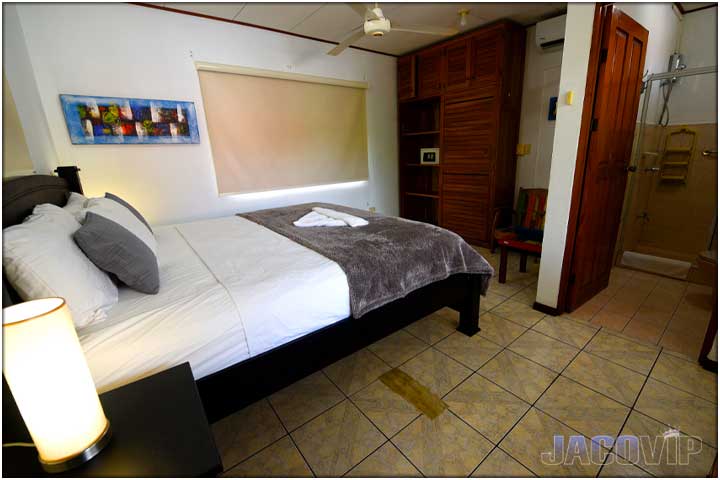 King bed in bedroom number 12