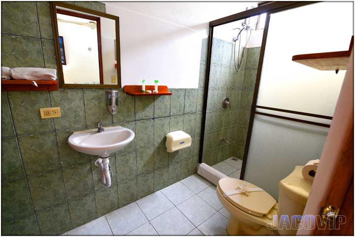 Bathroom in bedroom number 6