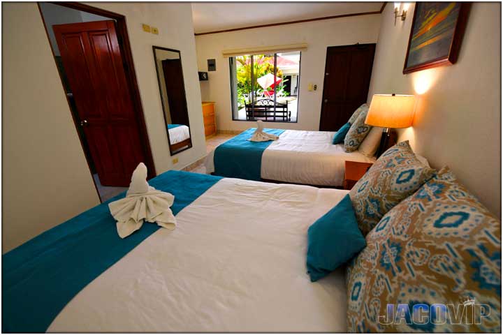 Bedroom number 8 with 2 queen size beds