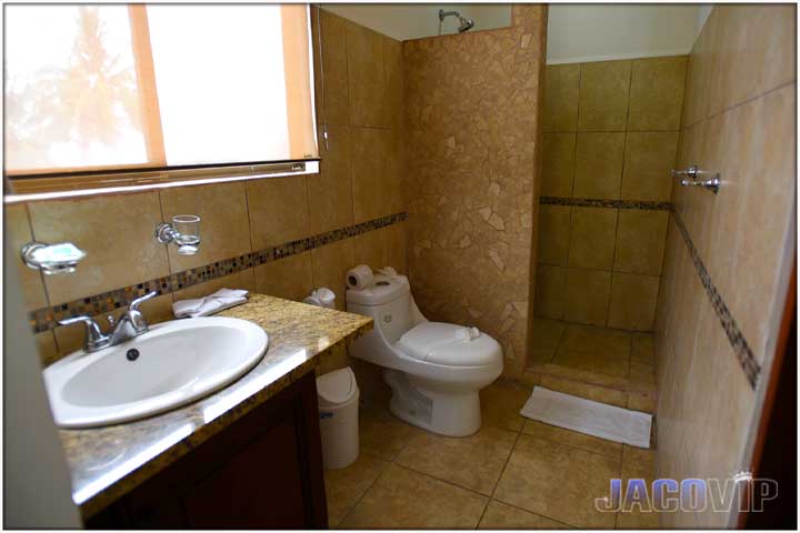 Fourth floor bathroom shared by bedrooms ten and eleven
