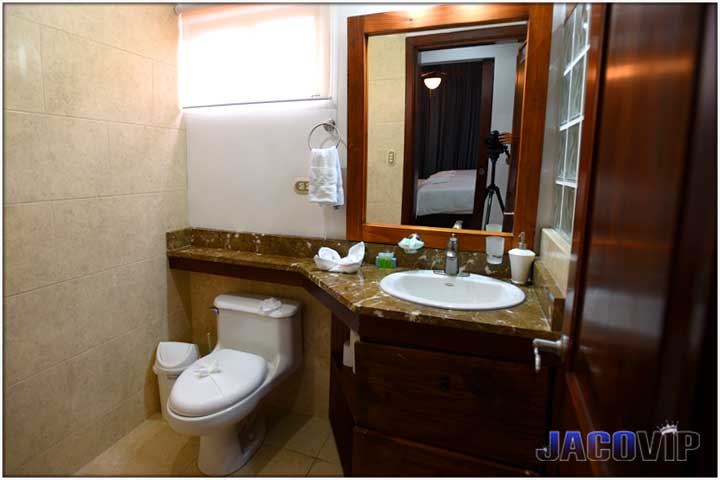 Full bathroom next to bedroom number two.