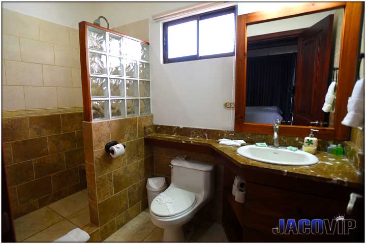 En suite bathroom attached to bedroom number nine