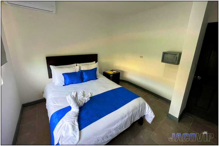 Secondary room with single size day bed